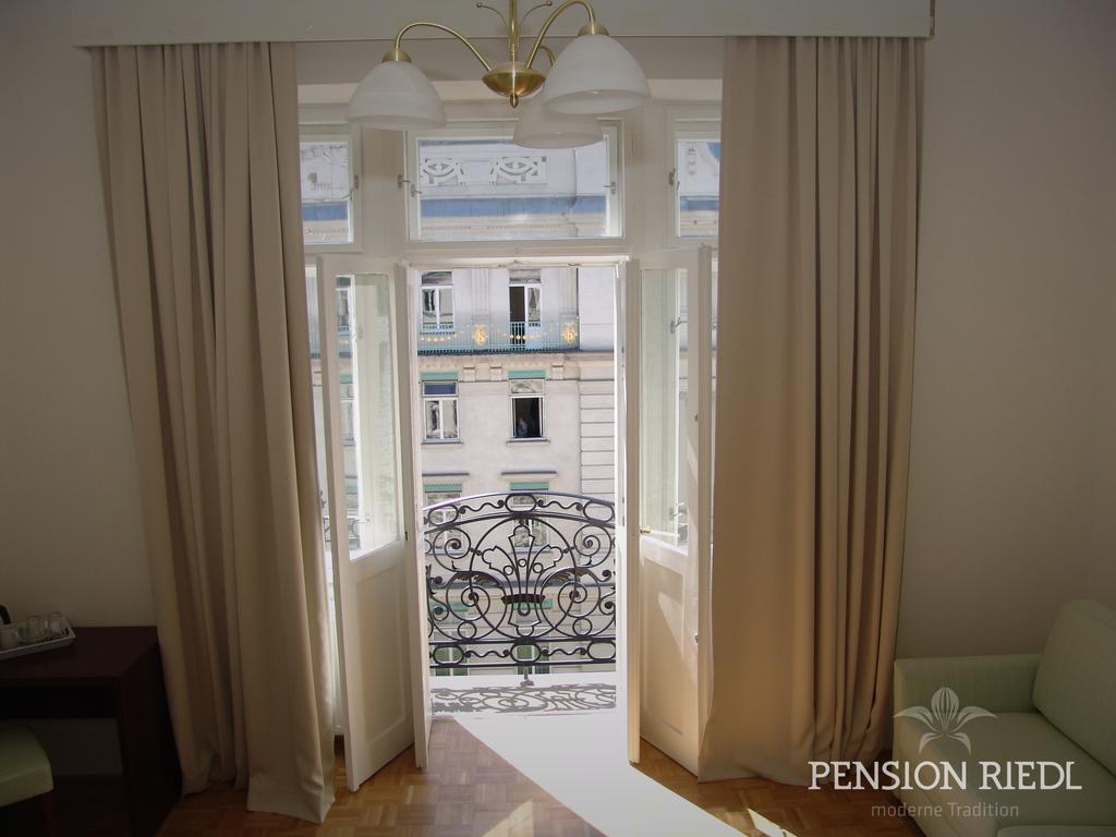 Pension Riedl Wien Rum bild
