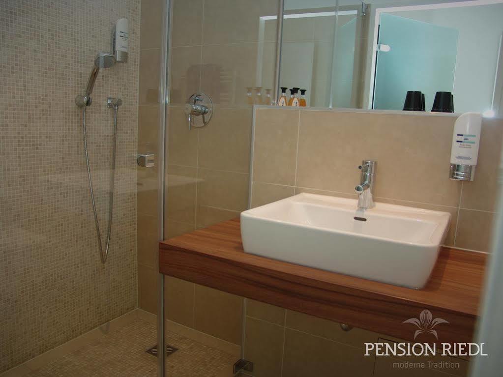 Pension Riedl Wien Exteriör bild